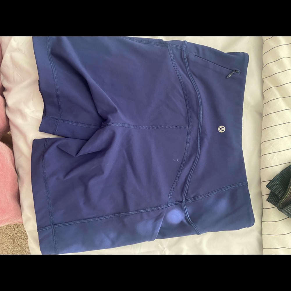 Lululemon size 6- biker shorts